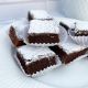 Mini brownie amelcochado - Bocado Piqueos Petit - a solo . Encuentra inspiración, productos y servicios para tu celebración como cumpleaños en un solo lugar.